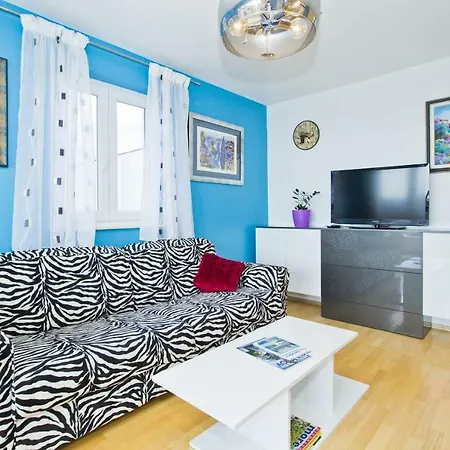 Bright, Stylish +parking Apartment *